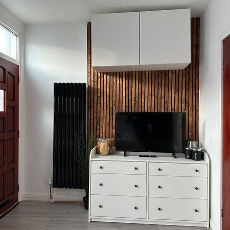 Modern En Suite Bedroom Close To City Centre 리즈 외부 사진