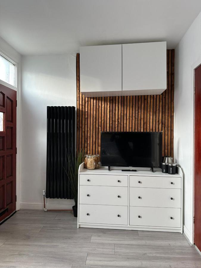 Modern En Suite Bedroom Close To City Centre 리즈 외부 사진